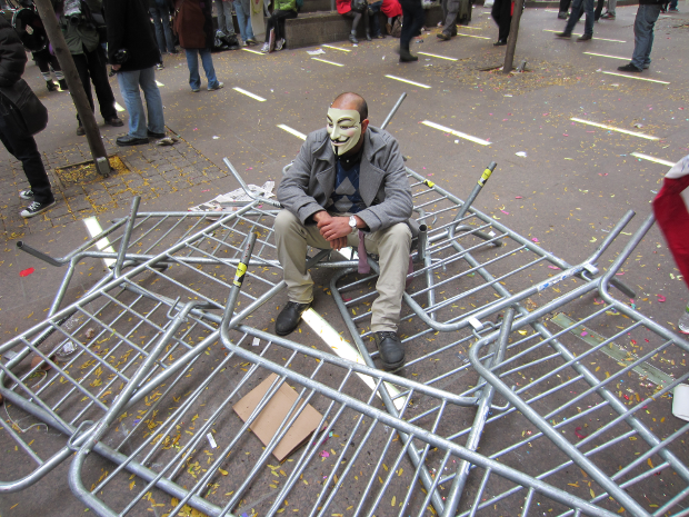 broken_barricades_zucotti
